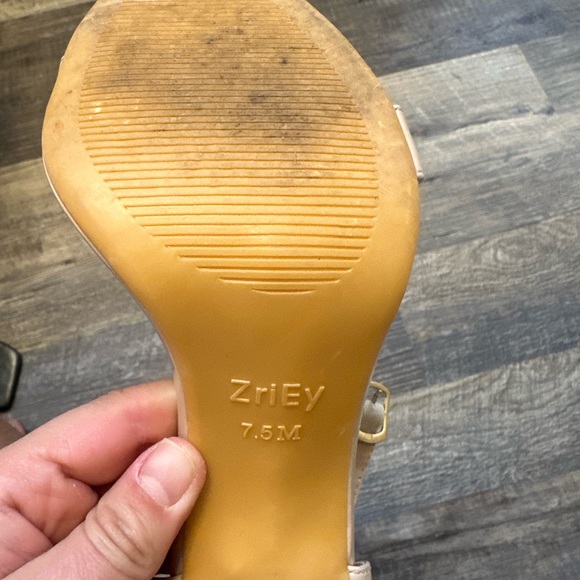 heels - Picture 4 of 4